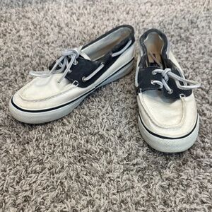 Sperry Top-Sider Bluefish 2-Eye Boat Shoe in a white/navy